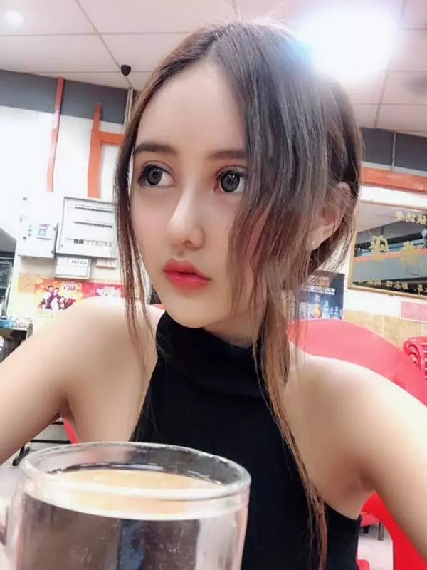 (大馬「)蛇精女」抱怨出街被人Kap....! 上網尋求解決方法卻慘遭網友翻底!網友:「當膩了人類,想變外星人?」