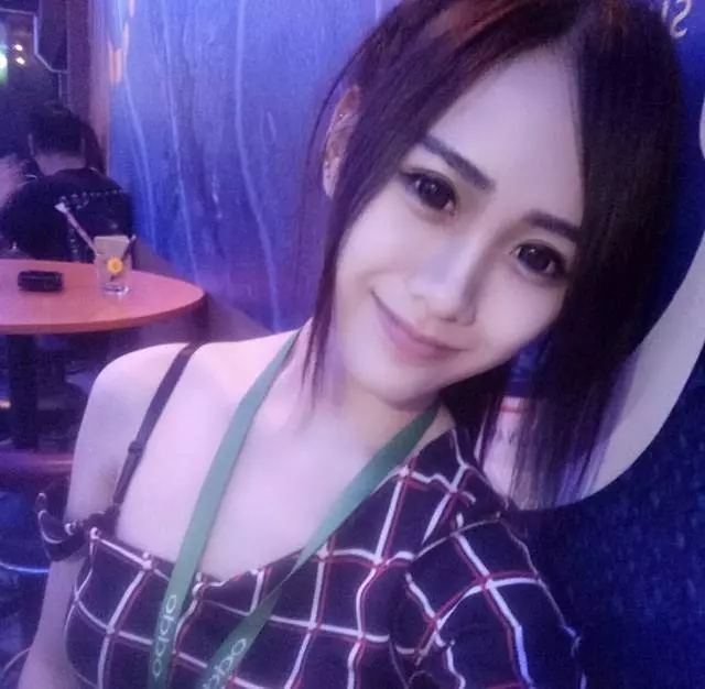 (大馬「)蛇精女」抱怨出街被人Kap....! 上網尋求解決方法卻慘遭網友翻底!網友:「當膩了人類,想變外星人?」