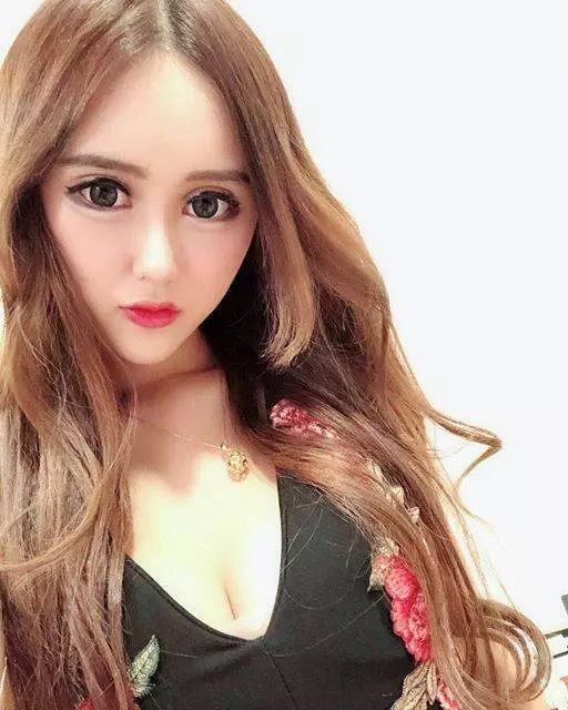(大馬「)蛇精女」抱怨出街被人Kap....! 上網尋求解決方法卻慘遭網友翻底!網友:「當膩了人類,想變外星人?」