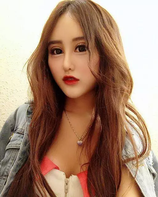 (大馬「)蛇精女」抱怨出街被人Kap....! 上網尋求解決方法卻慘遭網友翻底!網友:「當膩了人類,想變外星人?」