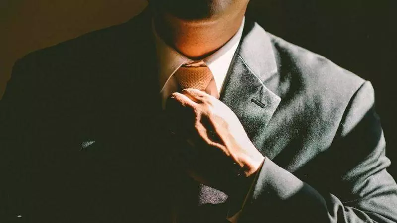 同事加班!他準時下班被排擠…慘離職