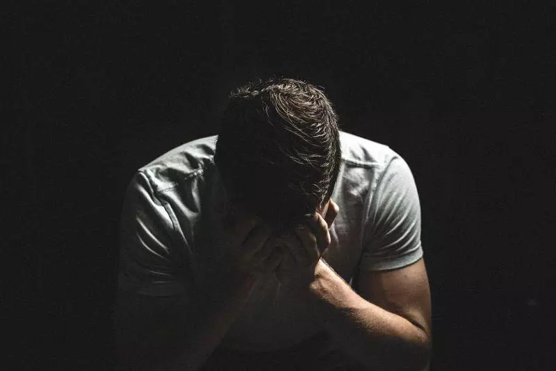 同事加班!他準時下班被排擠…慘離職