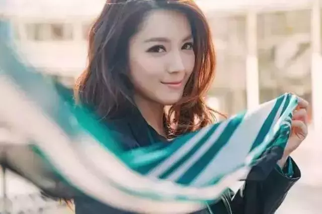 老公不介意拍親熱戲!36歲前TVB離巢花旦直言:他喜歡我性感!