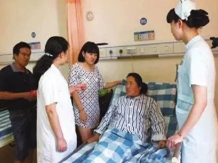 岳母不待見我,她住院我打算給三千,無意聽到一對話,我給2萬