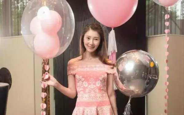 本是人人羨慕的闊太,嫁大9歲總裁兒女雙全,今34歲卻過得艱辛