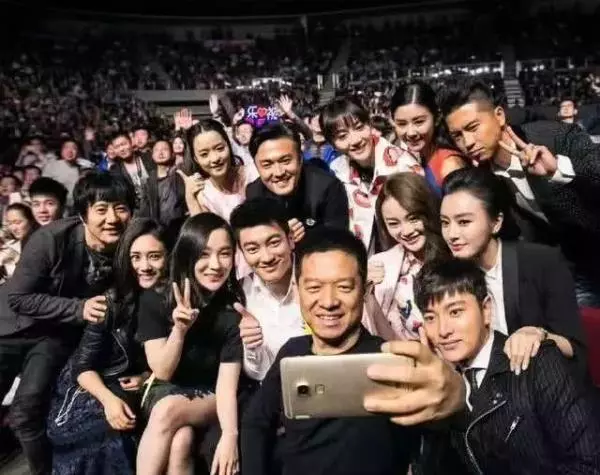 本是人人羨慕的闊太,嫁大9歲總裁兒女雙全,今34歲卻過得艱辛