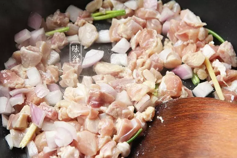 米飯最好吃做法,飯菜一鍋出,好吃又簡單,非常適合懶人!