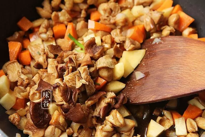 米飯最好吃做法,飯菜一鍋出,好吃又簡單,非常適合懶人!