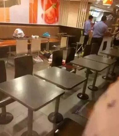 這個太恐怖了,現在的人真的不好開玩笑《中國一名女子因在麥當勞拒絕搭訕,而被6個人活活打死!》
