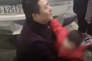 看了火都來!!【賭博害死人!】男子欠下一屁股債無力償還,竟以RM36,000狠心把『女兒賣了』!