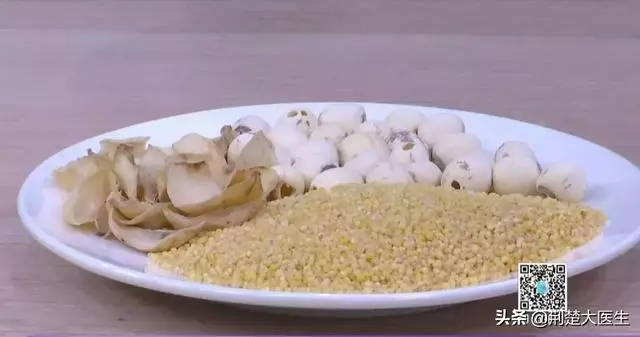 失眠別急著吃藥!常按4個穴位,常吃3種食物,中醫專家教你四步調養好睡眠!