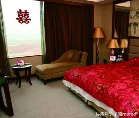 女子嫁帥氣丈夫,新婚夜突然停電,摸黑碰了他身體,女子逃回娘家