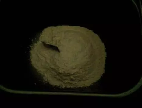 炸油條時,別只知道放酵母和鹽,多加這2樣,油條更蓬鬆香軟酥脆