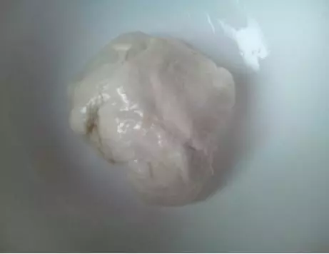 炸油條時,別只知道放酵母和鹽,多加這2樣,油條更蓬鬆香軟酥脆