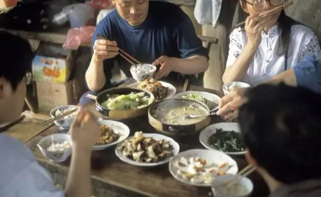 原本快樂的同學\會遇到這種人,看到同學這種行為,讓人無語