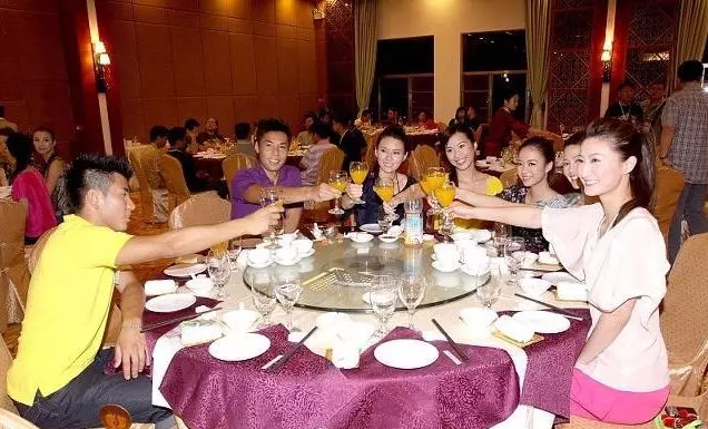 原本快樂的同學\會遇到這種人,看到同學這種行為,讓人無語