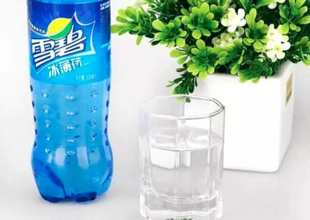 雪碧有過「5種」口味,前四種因難喝被迫停產,全喝過的奔三奔四