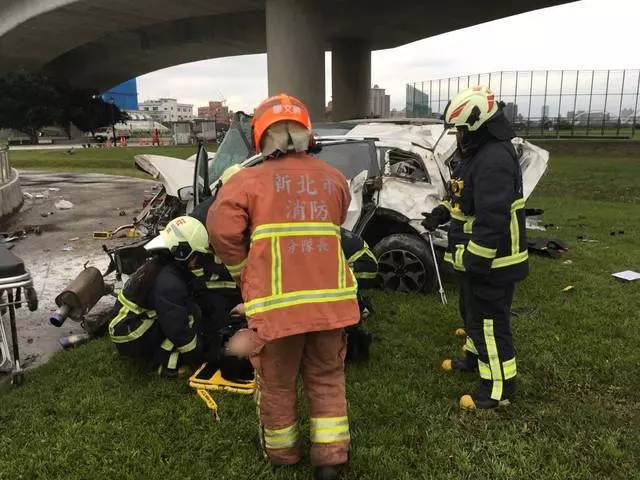 【墜車20公尺亡】酒駕失控衝出護欄墜落身亡 女友:前一晚有與他小酌