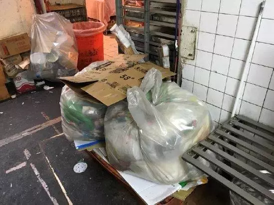 【蟑螂試菜】西門町港式飲茶老店 「髒到讓人反胃」