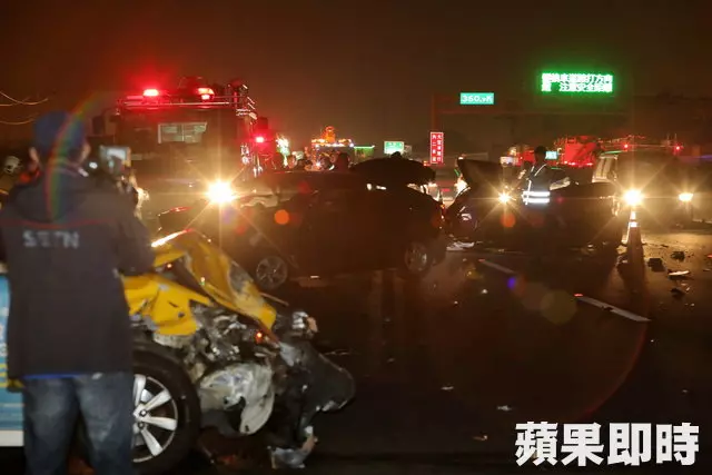 屍塊四散!國道8車連環撞1死 肇事駕駛噴對向遭拖行55公尺