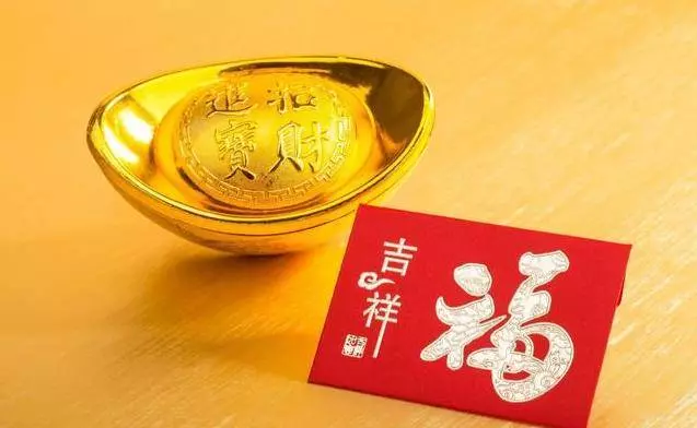 快低頭確認,手指併攏有幾個洞,看出你一生財運!