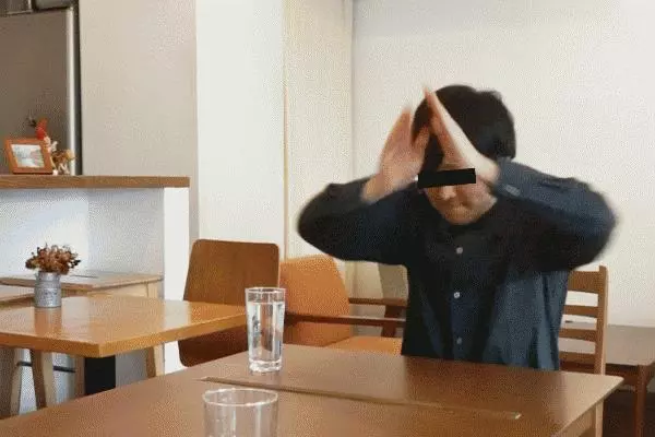 日男腦洞大開研發「防女友暴怒潑水桌」 網友狂推「超猛抵擋設計」:最帥氣的失敗男!