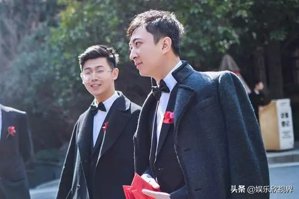 DOTA世界冠軍伍聲結婚,王思聰當伴郎為其開車門!