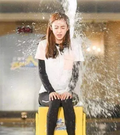 生理期拚命拍戲的女星,林允整整3個月沒來月經,而她卻染紅水池!