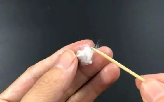 牙籤這樣插進手機裡!效果太厲害了!這樣做既省錢又超實用!