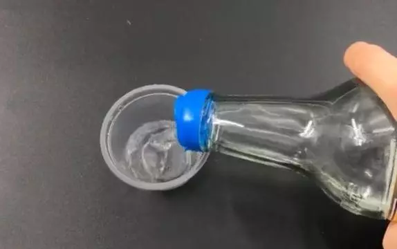 牙籤這樣插進手機裡!效果太厲害了!這樣做既省錢又超實用!