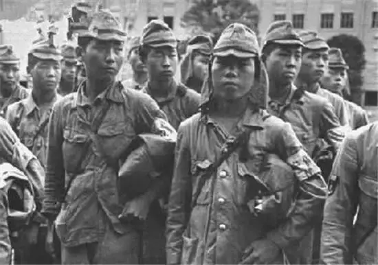 為何二戰時日本兵要戴著「尿布」而不是戴鋼盔呢?看完只能說「日本」真的很變態!