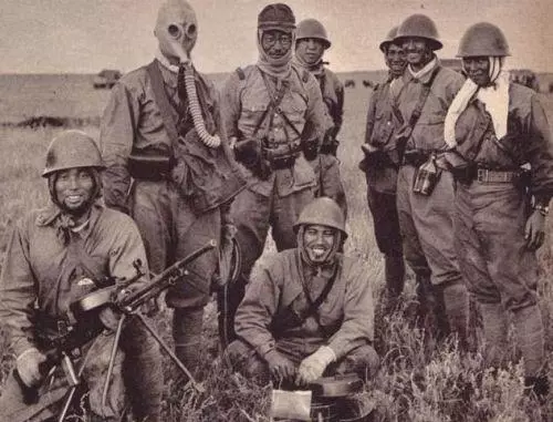 為何二戰時日本兵要戴著「尿布」而不是戴鋼盔呢?看完只能說「日本」真的很變態!