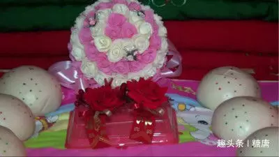 父母陪嫁一輛車，第二天婆婆就要賣掉還債，俺打開車門，婆婆傻住