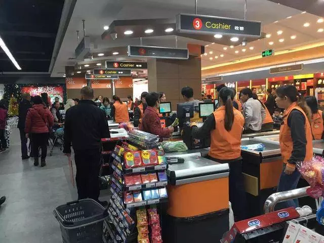 婦女花275令吉,遭丈夫大庭廣眾下怒罵:「你都買什麼?買到這麼多!笨蛋!」