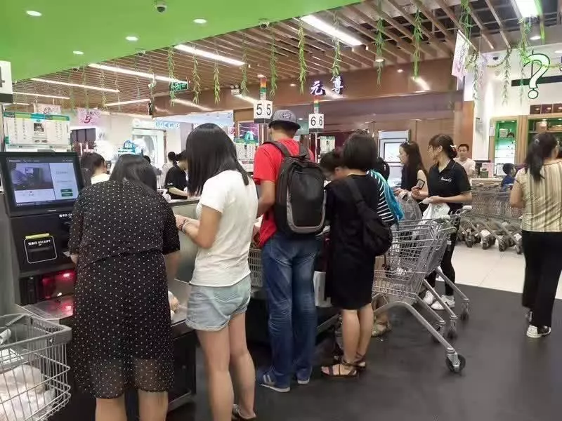 婦女花275令吉,遭丈夫大庭廣眾下怒罵:「你都買什麼?買到這麼多!笨蛋!」