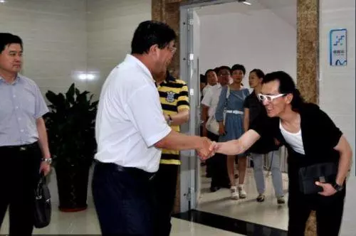 娛樂圈這11張私密照被爆出!惹下巨大的爭議...趕緊看再不看就要刪除了。。。太扯了吧!