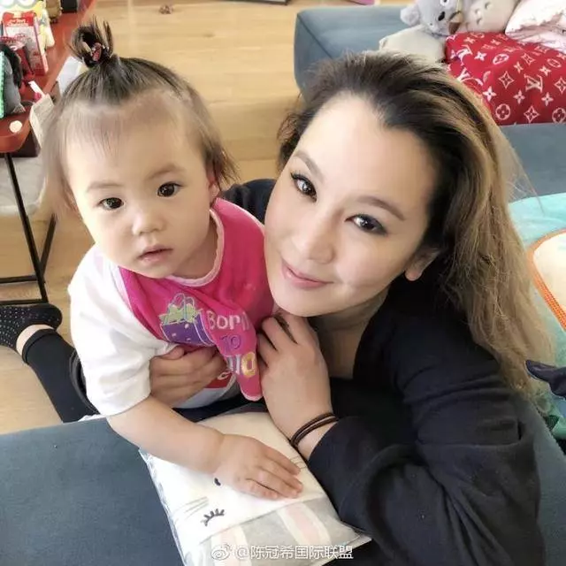 陳冠希女兒長大了,如今竟長成這般模樣,網友:浪子的女兒就是不一樣~