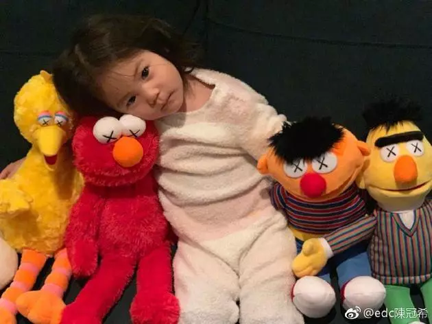 陳冠希女兒長大了,如今竟長成這般模樣,網友:浪子的女兒就是不一樣~