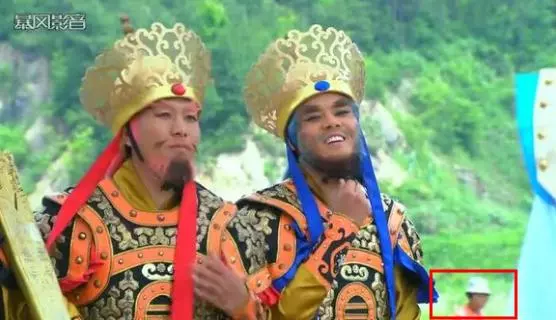 最讓人擔心的穿幫鏡頭,劉亦菲露了啥?保安大哥急忙把人抱走...!