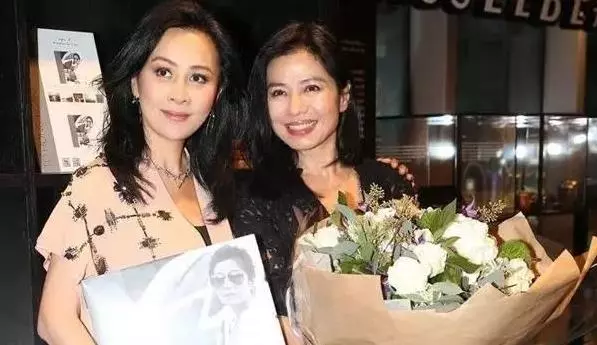 女神素顏照曝光!58歲鍾楚紅,不整容,不P圖,做真實的自己!