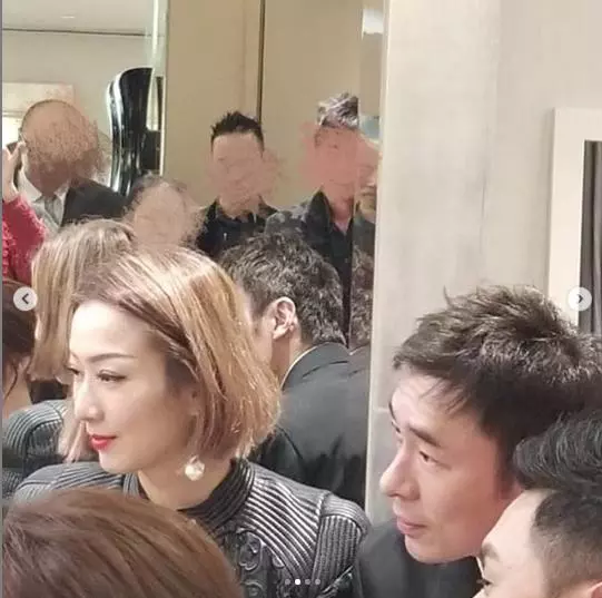 參加親戚婚禮,鄭秀文許志安被新人敬茶:人生首次有點緊張!