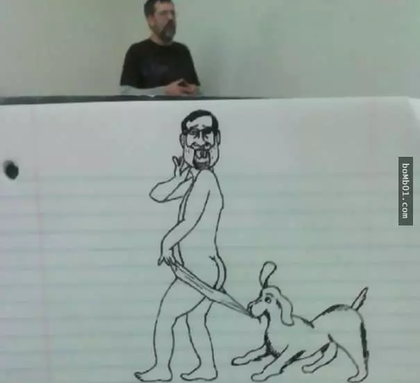 這個上課覺得很無聊的學生一整個學期都在偷畫教授,越畫越有梗的圖畫絕對不可以被教授發現啊!