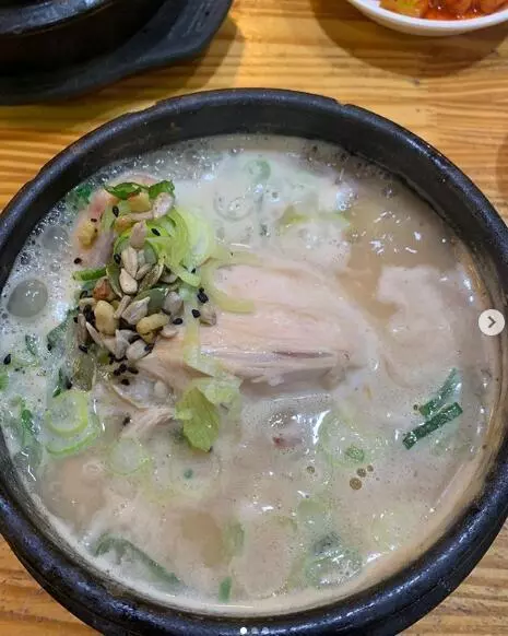 曬娃還是炫富?林心如更新小海豚照片,手腕上的名牌手錶亮了