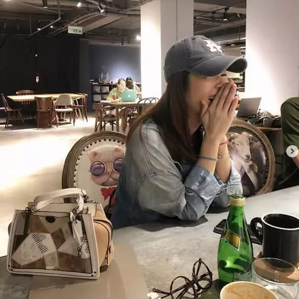 曬娃還是炫富?林心如更新小海豚照片,手腕上的名牌手錶亮了