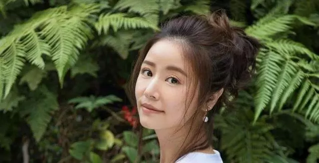 曬娃還是炫富?林心如更新小海豚照片,手腕上的名牌手錶亮了
