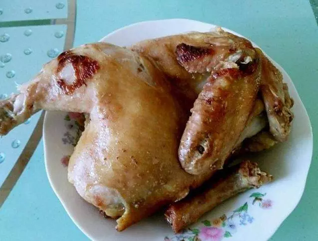 老爸做鹽焗雞,不加一滴水,只需簡單3步,鹹香嫩滑太過癮