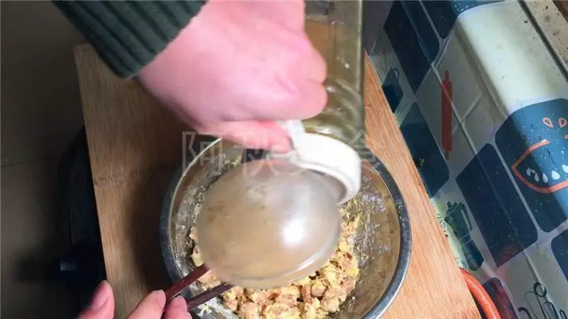 花生米加1個雞蛋,試試這個新做法,香甜酥脆,出鍋就被搶光!!