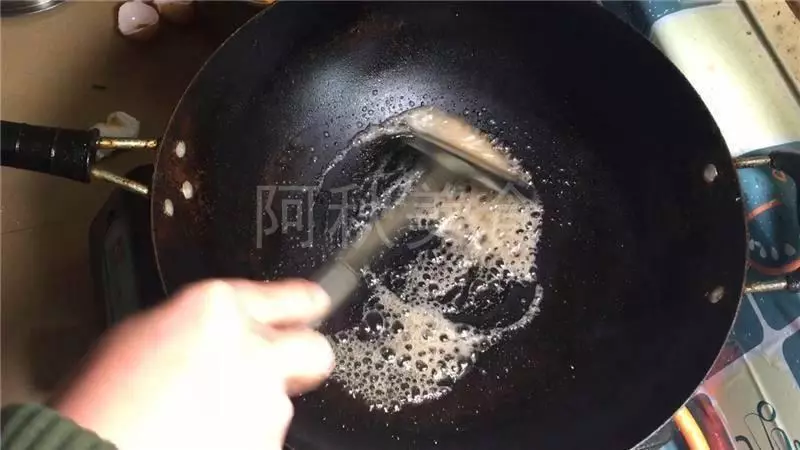 花生米加1個雞蛋,試試這個新做法,香甜酥脆,出鍋就被搶光!!