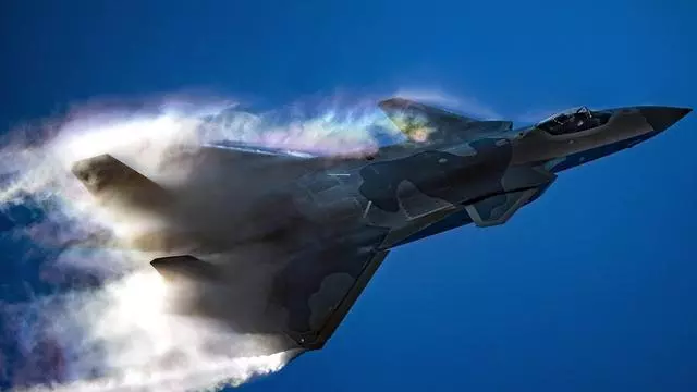 F-22成本2000億,殲20成本300億,而最近大火的殲10隻要2個億!