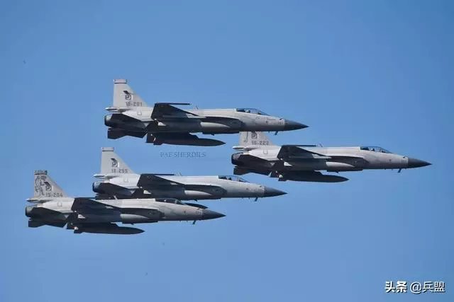 這波嘲諷太強!巴基斯坦國慶MV,「梟龍」擊落印戰機畫面大出風頭